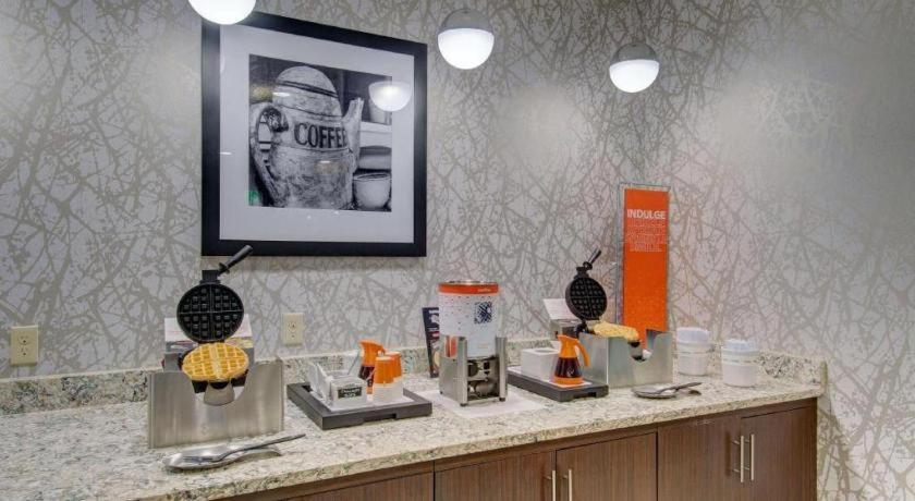 Hampton Inn & Suites Boston/Стоутен Екстер'єр фото